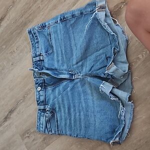 American eagle mom Jean short